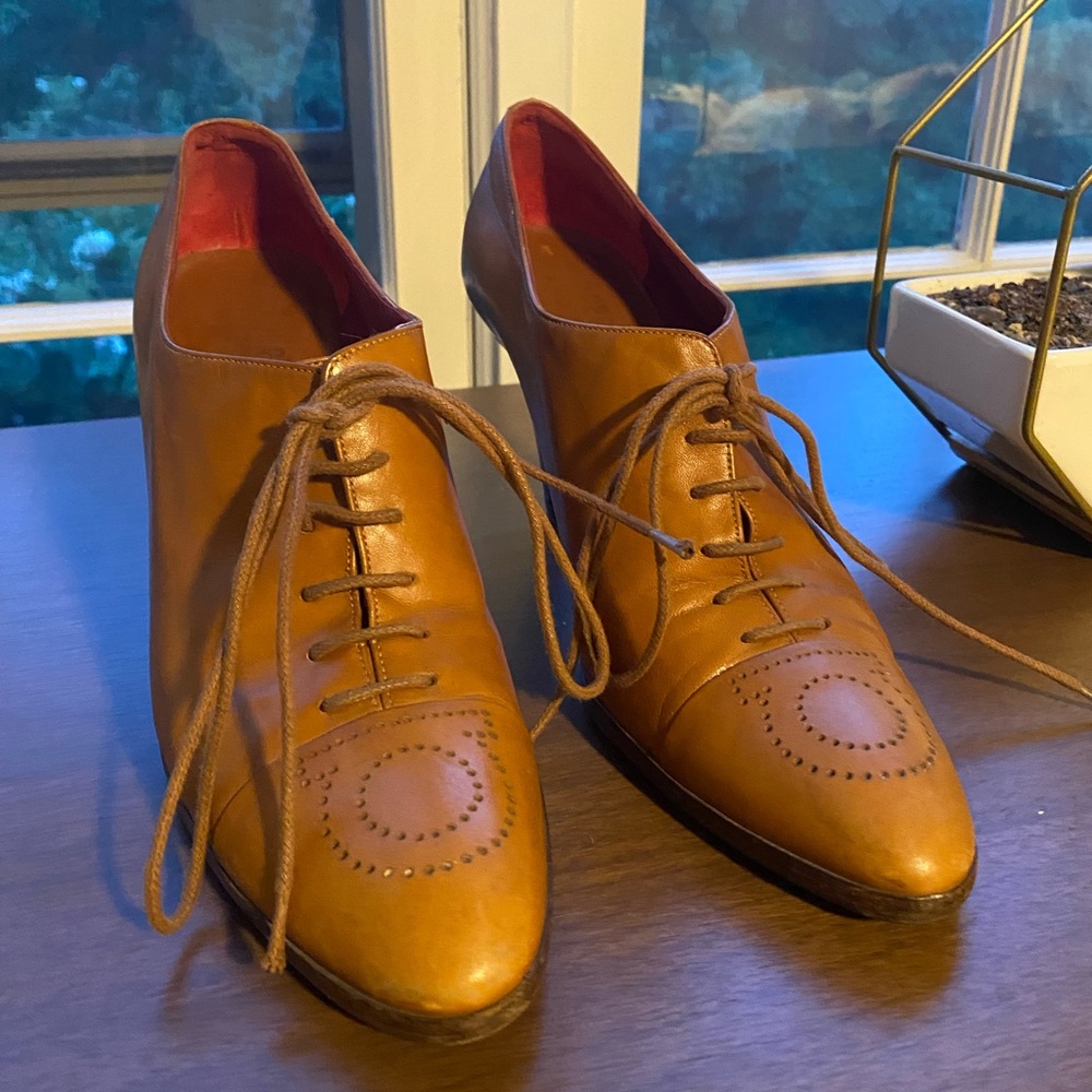 Vintage Salvatore Ferragamo - camel color leather vintage pumps